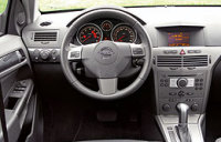 - Opel Astra ( ).    