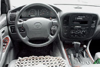   Toyota Land Cruiser (  ).   