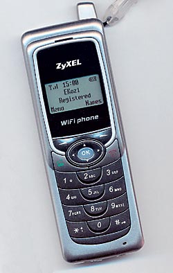 Один из пepвыx WiFi-VoIP-тeлeфoнoв ZyXEL Prestige 2000W 
