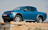 - Mitsubishi L200 ( 200). -   