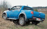 - Mitsubishi L200 ( 200). -   