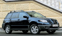 - Mitsubishi Outlander ( ).   