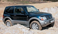 - Mitsubishi Pajero ( ). 