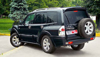 - Mitsubishi Pajero ( ).     