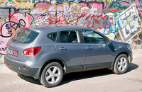 - Nissan Qashqai ( ).  