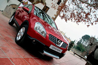 - Nissan Qashqai ( ).  