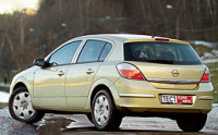 - Opel Astra ( ).   