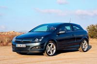 - Opel Astra ( ).    