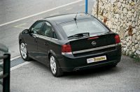 - Opel Vectra ( ).  