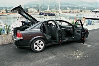 - Opel Vectra ( ).  