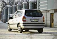 - Opel Zafira ( ).  