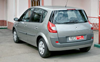 - Renault Scenic ( ).    