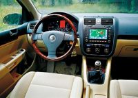 - Volkswagen Golf ( ).   