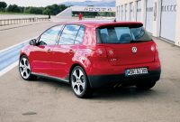 - Volkswagen Golf ( ).     