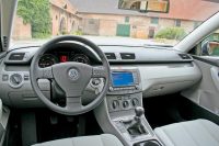 - Volkswagen Passat ( ).   