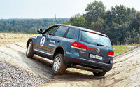 - Volkswagen Touareg ( ).   