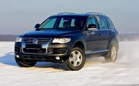 - Volkswagen Touareg ( ).   