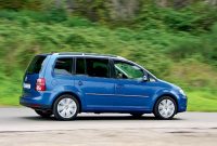 - Volkswagen Touran ( ).  