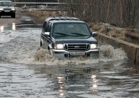 - Mitsubishi L200, Ford Ranger ( 200,  ).  