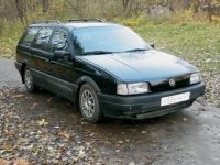   Volkswagen Passat ( ).  