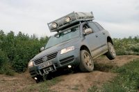 - Volkswagen Touareg ( ).    