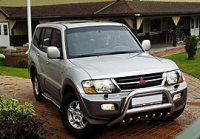   Mitsubishi Pajero ( ).  