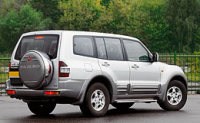   Mitsubishi Pajero ( ).  