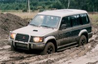 - Mitsubishi Pajero, Nissan Patrol ( ,  ).    