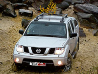 - Nissan Navara ( ).   