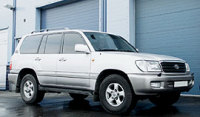   Toyota Land Cruiser (  ).   