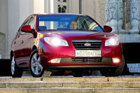 - Hyundai Elantra ( ).     