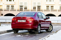 - Hyundai Elantra ( ).     