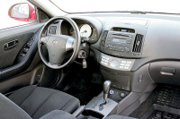 - Hyundai Elantra ( ).     