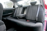- Hyundai Elantra ( ).     