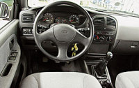   Kia Sportage ( ).  Chevrolet Niva