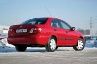   Nissan Almera ( ).  