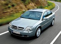   Opel Vectra ( ).  