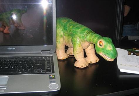  Pleo,        ,      .   ,       24 ,          2007  ( Rafe Needleman/CNET News.com).