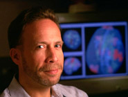 Профессор Аллан Рейсс ведёт исследования в области психиатрии, в том числе детской, руководит лабораторией нейросканирования (фото с сайта stanford.edu).