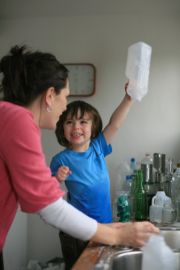 Как приучить ребенка к работе по дому