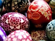 Несколько способов окраски яиц на Пасху