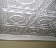 Особенности и монтаж полистирольной потолочной плитки