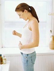 Первые симптомы и признаки беременности