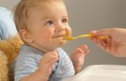 Стоит ли насильно кормить ребенка